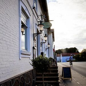 Flinchs Hotel